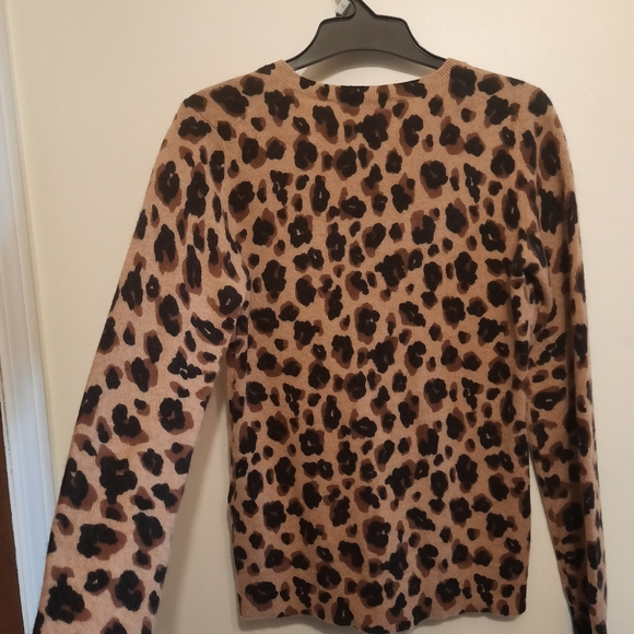 Lord & Taylor Leopard Print 100% Cashmere Crew Neck Sweater - Picture 10 of 10